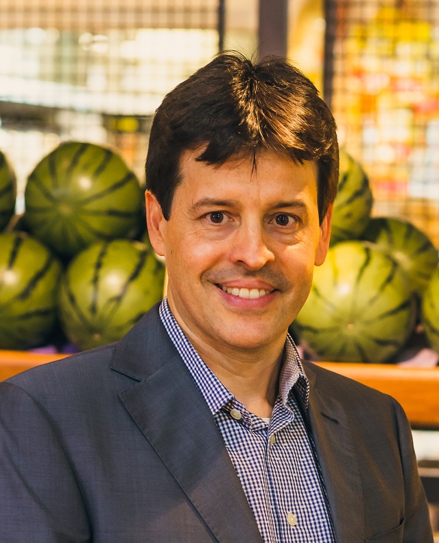 foto de gustavo porpino, autor do artigo guerra e paz