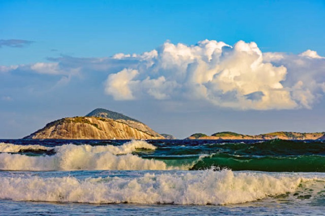 foto de praia, remete a matéria Senado brasileiro aprova a ratificação do Tratado Global dos Oceanos