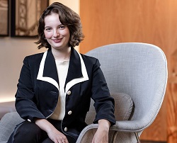 foto de Laura Rodriguez Gonçales, autora do artigo O mercado de carbono no Brasil: entre o SBCE e a COP30