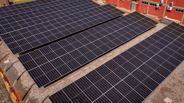 foto aérea da usina solar da transpetro