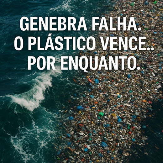 foto de cima de uma praia lotada por plásticos