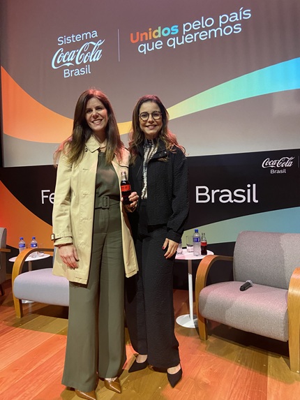 foto de Luciana Batista, presidente da The Coca-Cola Company para o Brasil e Cone Sul e Thais Moraes, diretora de Comunicação da Coca-Cola para Brasil e Cone Sul