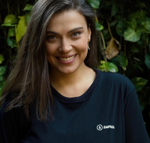 foto de juliana camargo, fundadora do instituto ampara animal