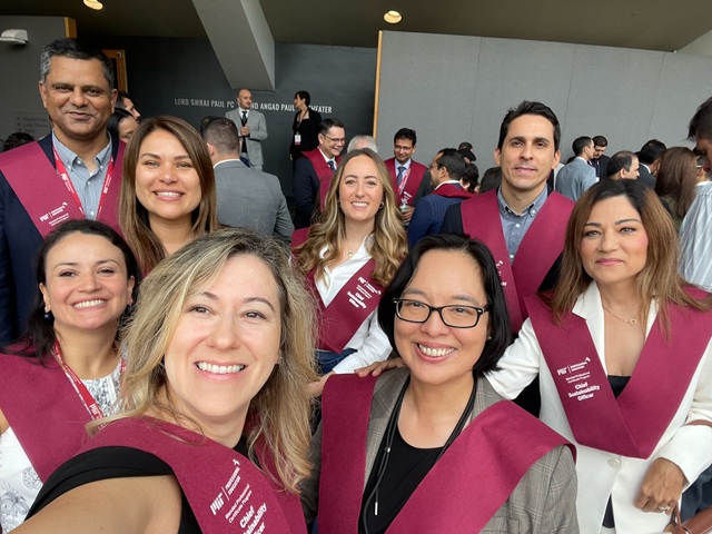 foto de roberta cipoloni tiso e a turma de formandos
