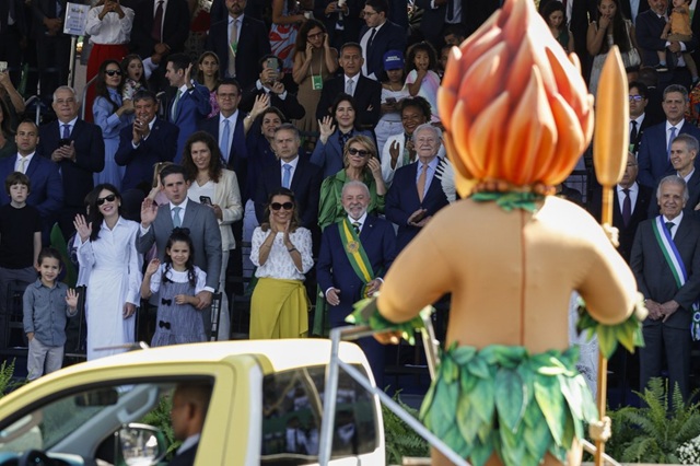 foto do curupira e do presidente Lula