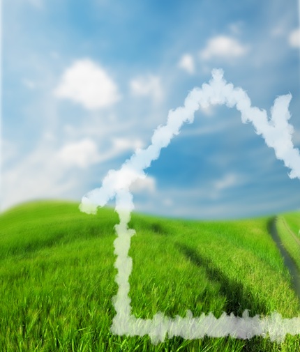 imagem mostra campo verde e uma nuvem em formato de casa, remete ao artigo Gestão de Resíduos e Economia Circular: novas dinâmicas e impactos no mercado imobiliário