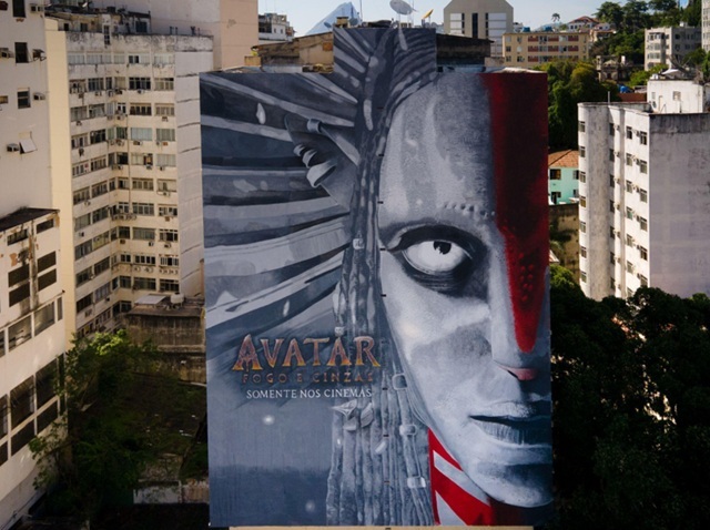 Avatar: Fogo e Cinzas ganha uma intervenção artística de grande escala no Rio de Janeiro. Em parceria com o projeto Cinzas da Floresta