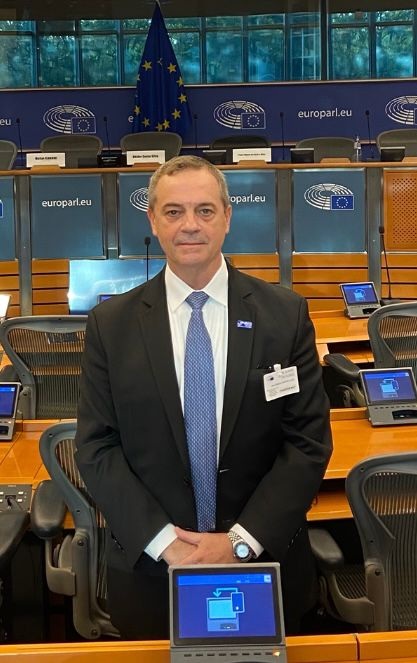 foto de José Eduardo Luzzi, Presidente do Conselho do Instituto MBCBrasil e Diretor do Segmento de Veículos Comerciais da Abipeças e do Sindipeças, autor do artigo O momento para o Brasil na nova ordem automotiva europeia