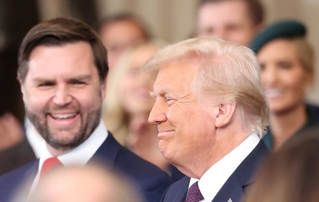 O vice-presidente eleito dos EUA, J.D. Vance, e o presidente eleito dos EUA, Donald Trump, durante posse Presidencial de Trump na Rotunda do Capitólio dos EUA em Washington, EUA, 20 de janeiro de 2025. Foto: REUTERS/Kevin Lamarque/Pool ORG XMIT: GPD