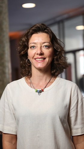 foto de daniela teston, autora do artigo Desperdício de alimentos: por que as empresas precisam sair do discurso e entrar na prática