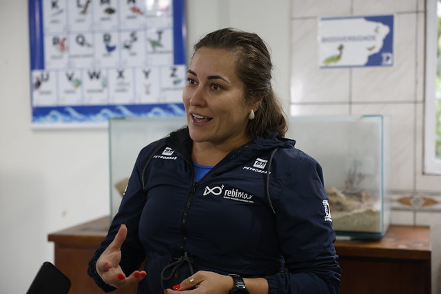 foto de Fernanda Possato após ação de limpeza no litoral paranaense — A oceanógrafa coordena a pesquisa sobre resíduos e microplásticos do Rebimar. 