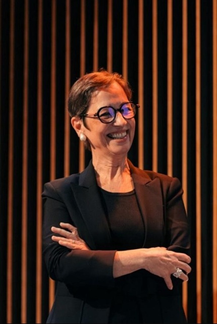 foto de miriã salles, autora do artigo O que nossas atitudes nas eleições ensinam às crianças?