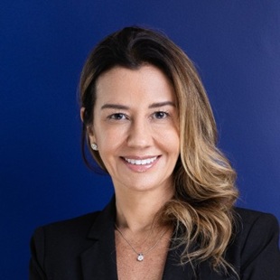 foto de aline pimenta, autora do artigo Licença Social para Operar: quando a licença legal já não é suficiente