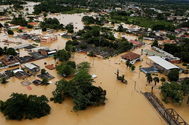 foto de enchente, remete a matéria Pesquisadores debatem resultados de pesquisa sobre políticas de clima e saúde no Brasil