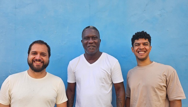 foto mostra os realizadores da Primeira edição do Afro Business Folia, Tiago Basto, Léo Paranaguá e Hamilton Ribeiro