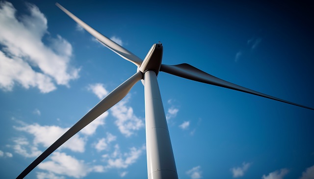 foto mostra turbina de energia eólica, para o artigo COP28: qual é o real desafio para a transição energética?
