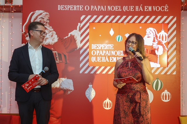 foto mostra Diego Granizo, homem branco Vice-presidente de Operações da Coca-Cola Brasil e Silmara Olivo, mulher branca, Líder de Assuntos Públicos, Comunicação e Sustentabilidade da Coca-Cola Brasil e Cone Sul