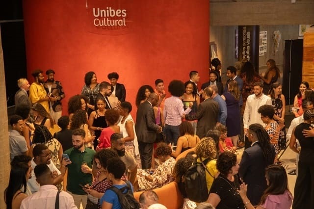 foto mostra os homenageados na premiação +admirados Jornalistas negros e negras da imprensa brasileira