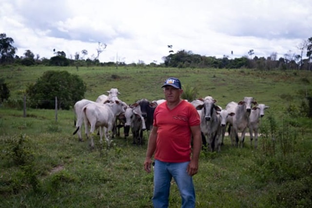 foto de Pedro Arthur Printes em sua fazenda em Oriximiná, no Pará, remete a matéria Pecuaristas de Oriximiná usam técnicas para otimizar a pecuária e evitar a derrubada de florestas