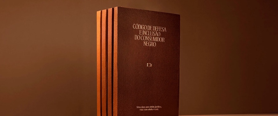 foto da capa do Código de Defesa e Inclusão do Consumidor Negro, iniciativa do Grupo L'Oréal no Brasil, e o MOVER
